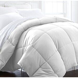 Ienjoy Home Comforters White - White All-Season Down-Alternative Comforter